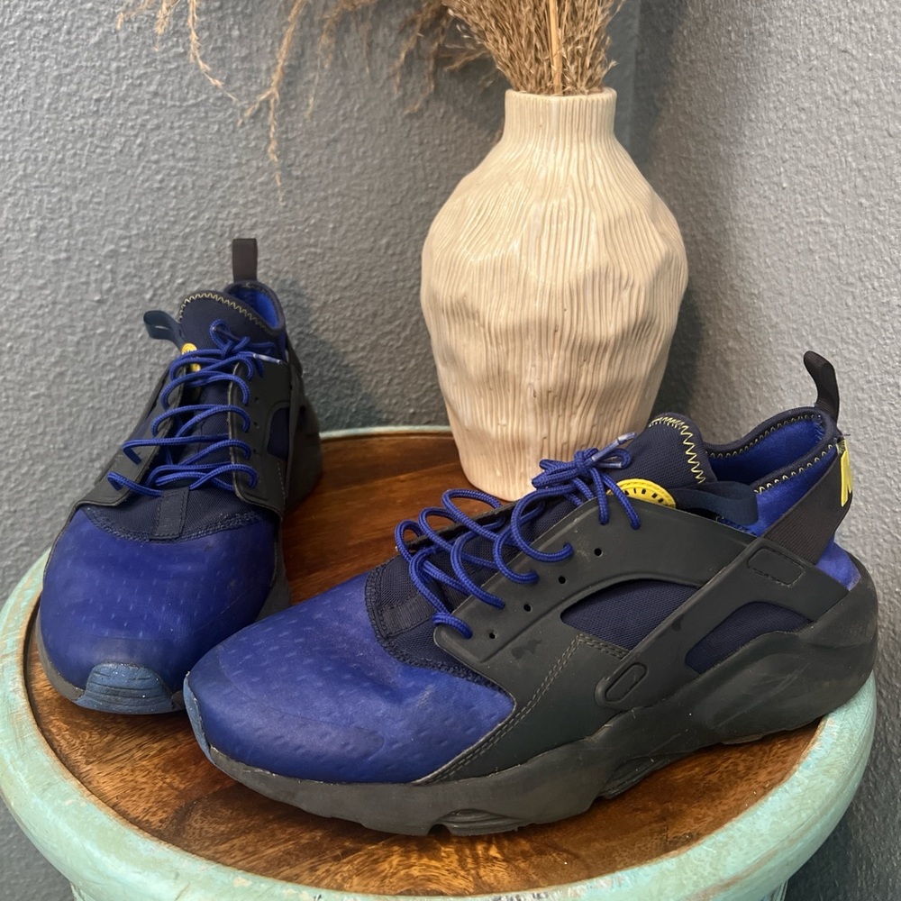 SOLD  👟 Blue and Black Athletic Sneakers